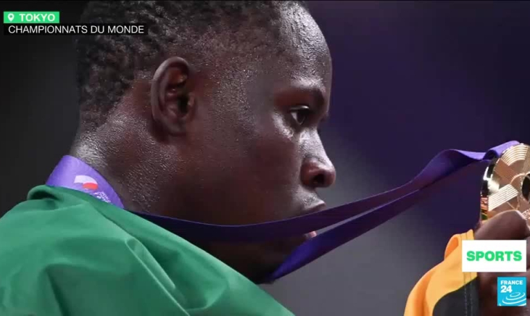 L'exploit de Jimmy Gressier, sacré champion du monde sur 10 000 mètres