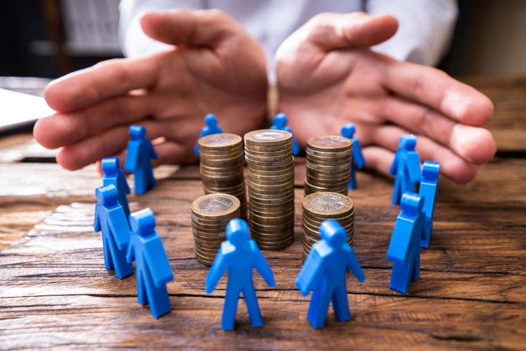Le crowdfunding séduit toujours en France, mais ses rendements attractifs cachent des risques importants. (Crédit photo : Shutterstock)