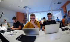 Les économistes du Conseil d'analyse économique (CAE) ne semblent pas vraiment convaincus par la loi sur le partage de la valeur.  (© Adobestock)