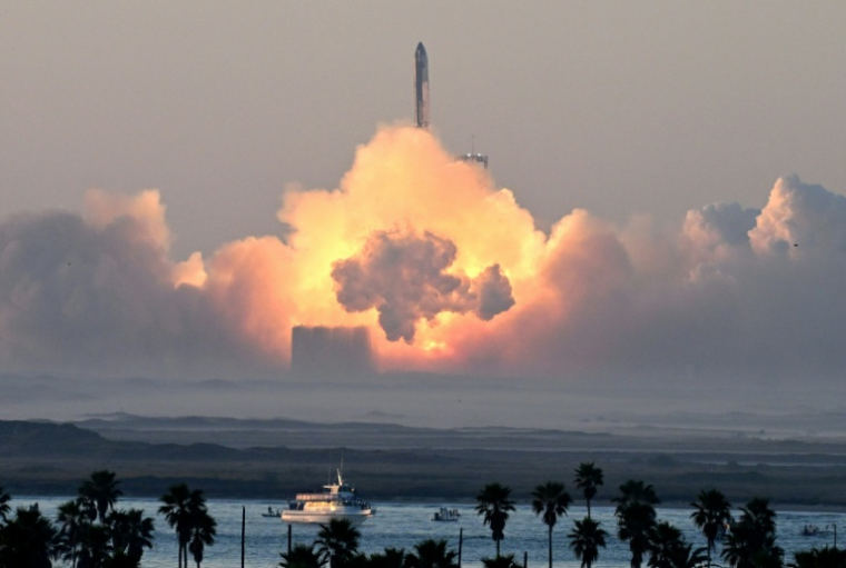 La mégafusée Starship de SpaceX s'envolant depuis Boca Chica, au Texas, le 18 novembre 2023 ( AFP / TIMOTHY A. CLARY )