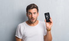 Faire réparer son smartphone (Crédits photo : Shutterstock)