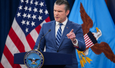 Pete Hegseth, le 8 avril 2026, à Washington DC ( GETTY IMAGES NORTH AMERICA / ANDREW HARNIK )