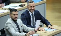 Ulrich Siegmund (d.), tête de liste du parti d'extrême droite Alternative pour l'Allemagne (AfD) en Saxe-Anhalt, et Tobias Rausch, membre de l'AfD, siège au Parlement régional de Saxe-Anhalt, le 28 janvier 2026 à Magdebourg, dans l'est de l'Allemagne ( AFP / Ronny HARTMANN )