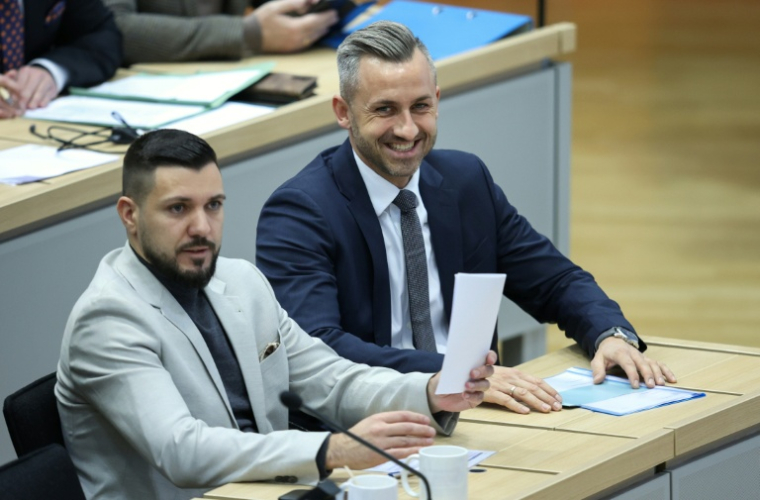 Ulrich Siegmund (d.), tête de liste du parti d'extrême droite Alternative pour l'Allemagne (AfD) en Saxe-Anhalt, et Tobias Rausch, membre de l'AfD, siège au Parlement régional de Saxe-Anhalt, le 28 janvier 2026 à Magdebourg, dans l'est de l'Allemagne ( AFP / Ronny HARTMANN )