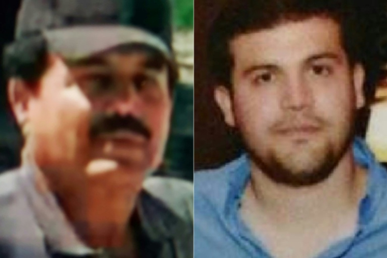 (Montage photos du 26 juillet 2024 obtenu auprès du département d'État américain d'Ismael "El Mayo" Zambada (g), cofondateur du cartel de Sinaloa, et de Joaquin Guzmán López, fils de l'autre cofondateur du cartel, Joaquin "El Chapo" Guzmán obtenue auprès de l'agence américaine de l'immigration et des douanes (ICE) ( US State Department / Handout )