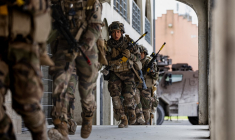 Des militaires français à Sissonne, le 22 avril 2025. ( AFP / SAMEER AL-DOUMY )