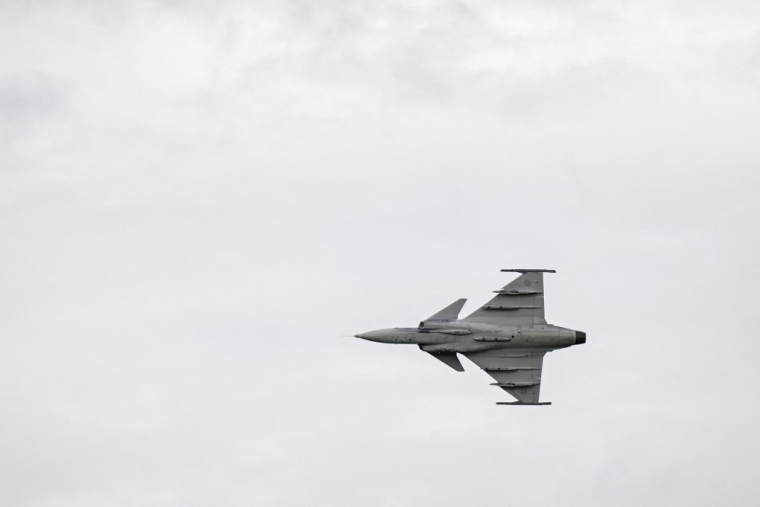 Un avion de chasse Gripen E, dans le ciel de Linkoping, en Suède (illustration) ( AFP / JONATHAN NACKSTRAND )