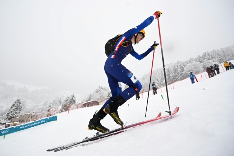 Thibault Anselmet lancé vers sa médaille de bronze en ski-alpinisme aux Jeux de Milan Cortina, le 19 février 2026 à Bormio  ( AFP / Fabrice COFFRINI )