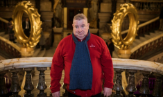 Le plasticien Claude Lévêque à l'Opéra Garnier à Paris, le 30 décembre 2018.  ( AFP / Lionel BONAVENTURE )