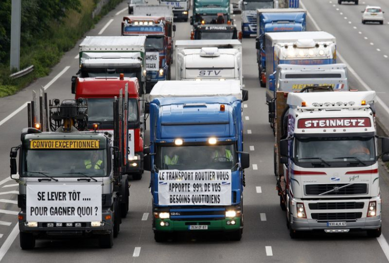 Des camionneurs manifestent contre la hausse des prix du carburant à Strasbourg