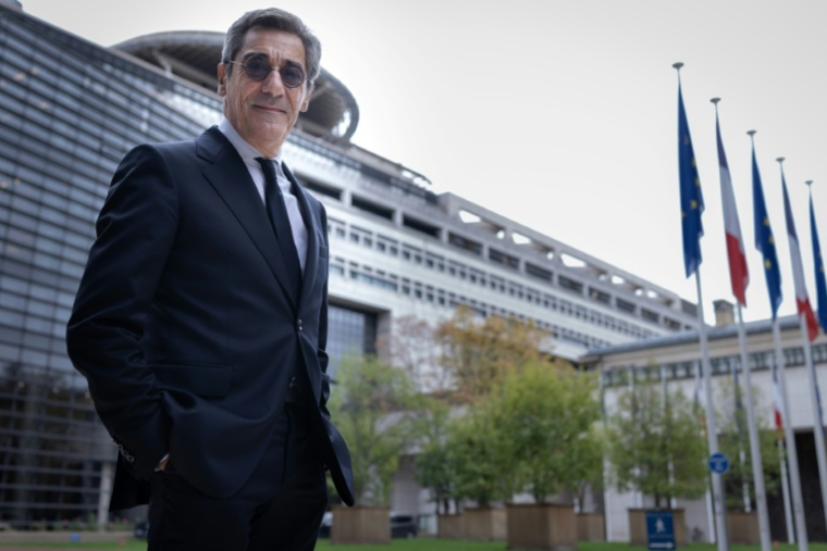 Serge Papin devant Bercy le 10 novembre 2025 ( AFP / JOEL SAGET )