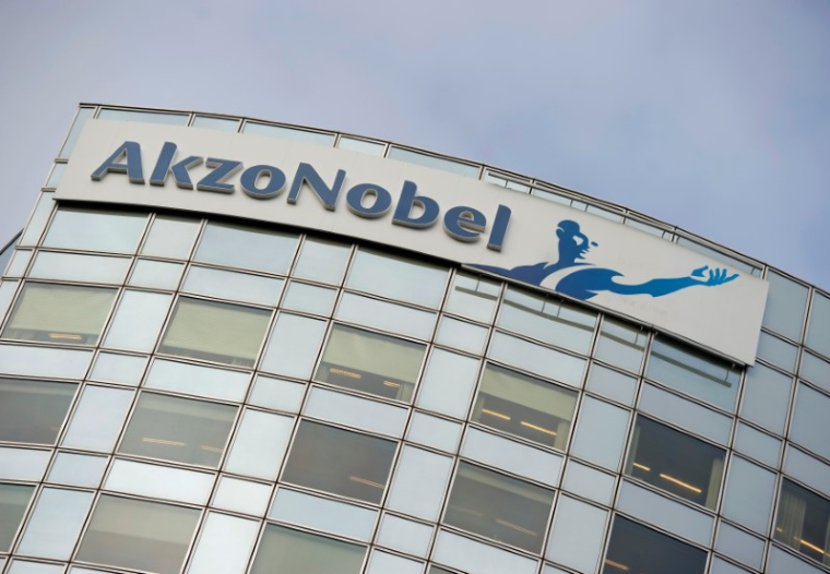 AKZO NOBEL ACCROÎT SON BÉNÉFICE AU 3E TRIMESTRE