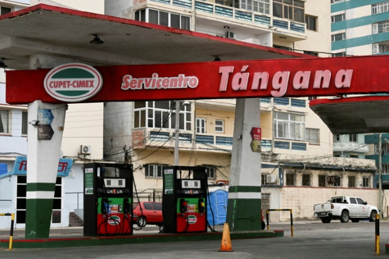 Une station-service déserte à La Havane, la capitale cubaine, le 28 janvier 2026 ( AFP / YAMIL LAGE )