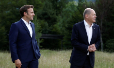 Le président français Emmanuel Macron et le chancelier allemand Olaf Scholz lors d'un sommet du G7