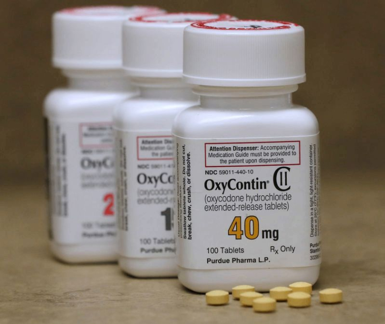 OPIOÏDES: DES ETATS AMÉRICAINS RÉCLAMENT 2.200 MILLIARDS DE DOLLARS À PURDUE