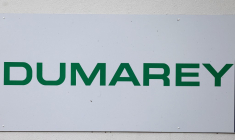 Le logo de Dumarey photographié à l'extérieur de l'usine Dumarey Powerglide à Strasbourg, le 8 novembre 2024. ( AFP / FREDERICK FLORIN )