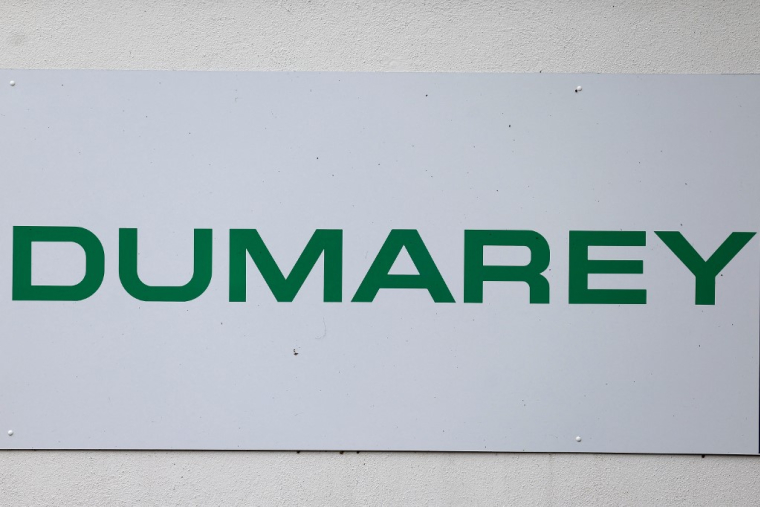 Le logo de Dumarey photographié à l'extérieur de l'usine Dumarey Powerglide à Strasbourg, le 8 novembre 2024. ( AFP / FREDERICK FLORIN )