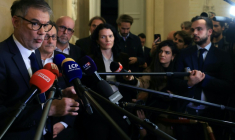 Le député et secrétaire général du PS Olivier Faure s'exprime devant la presse le 31 octobre 2025 à l'Assemblée nationale à Paris ( AFP / Alain JOCARD )