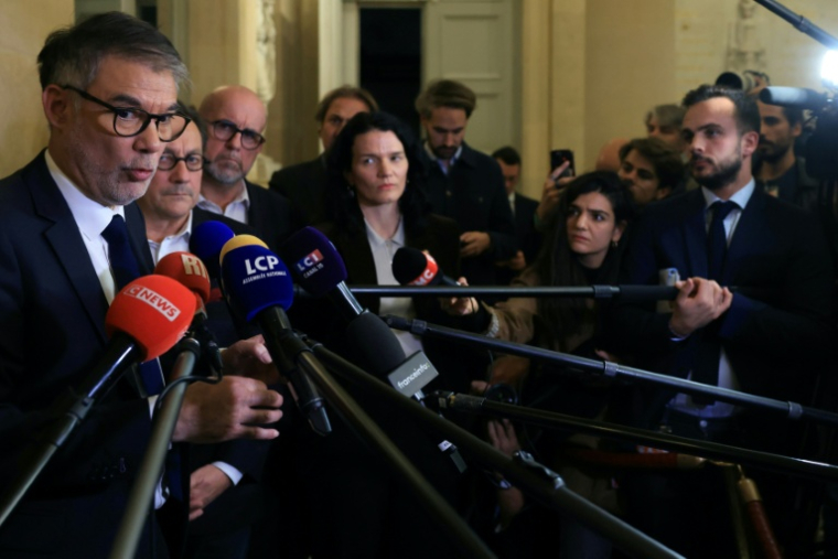 Le député et secrétaire général du PS Olivier Faure s'exprime devant la presse le 31 octobre 2025 à l'Assemblée nationale à Paris ( AFP / Alain JOCARD )