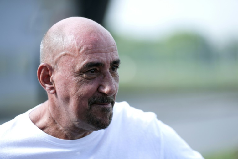Le Français Serge Atlaoui à sa sortie de la prison de Meaux-Chauconin le 18 juillet 2025 ( AFP / Dimitar DILKOFF )