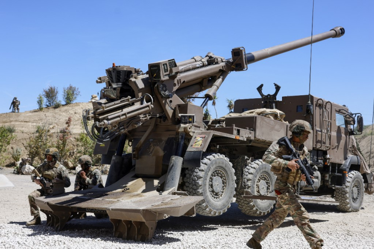 Un canon Caesar, exposé au salon Eurosatory, en juin 2025 (illustration) ( AFP / KENZO TRIBOUILLARD )