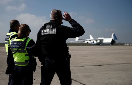 Des gendarmes à l'aéroport Paris Vatry