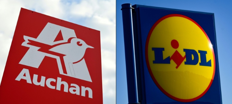 La grande distribution poursuit sa restructuration : à la veille d'une bascule inédite des supermarchés Auchan sous enseigne Intermarché et Netto, le distributeur nordiste a annoncé jeudi vouloir céder 17 magasins à Lidl, qui change de patron mais maintient sa stratégie d'expansion ( AFP / Pascal GUYOT )