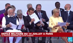 Défilé du 14-Juillet : la patrouille de France survole les Champs-Elysées