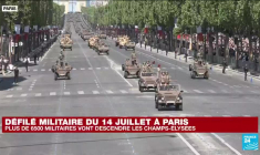 Défilé du 14-Juillet : les troupes motorisées descendent les Champs-Elysées