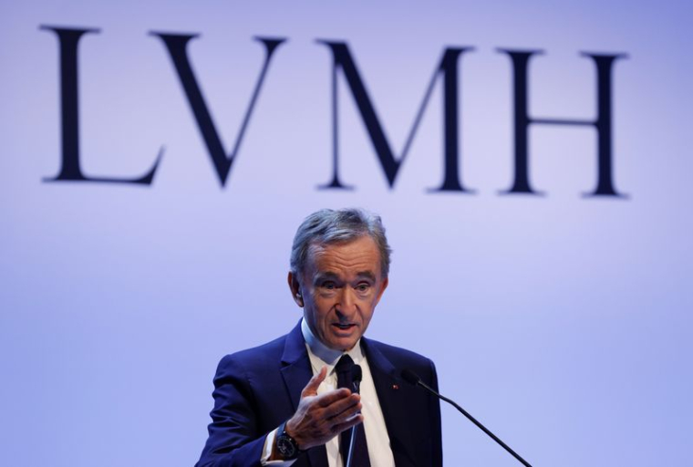 BERNARD ARNAULT MONTE ENCORE AU CAPITAL DE LAGARDÈRE