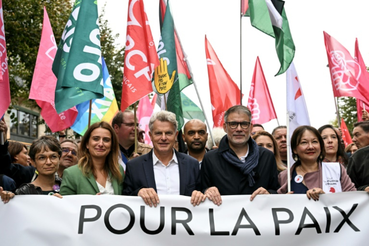 De gauche à droite la secrétaire nationale des Ecologistes Marine Tondelier, le secrétaire national du PCF Fabien Roussel et le premier secrétaire du PS Olivier Faure, lors d'une manifestation pour la reconnaissance d'un Etat palestinien à Paris le 21 septembre 2025 ( AFP / Bertrand GUAY )