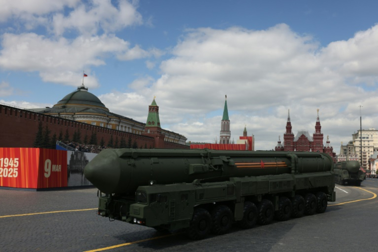 Des lanceurs de missiles balistiques intercontinentaux russes Yars lors du défilé militaire du Jour de la Victoire à, le 9 mai 2025 ( AFP / STRINGER )