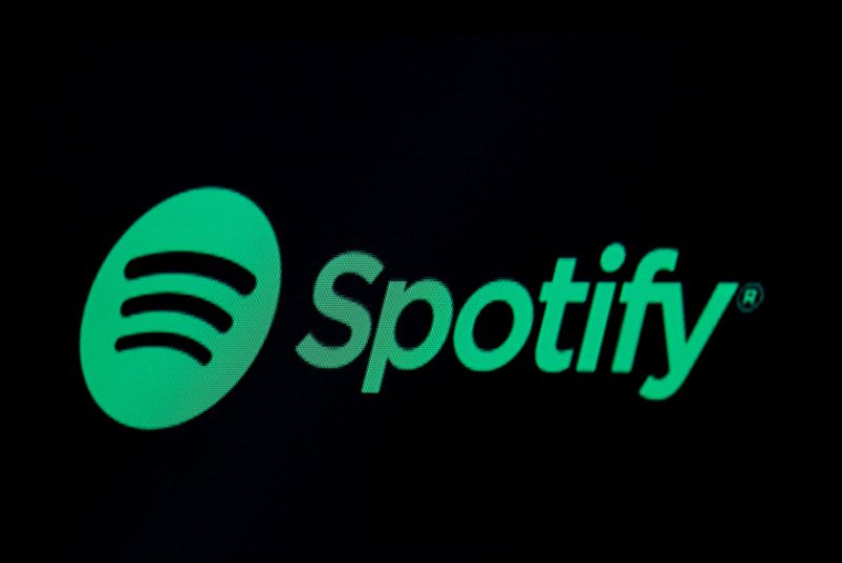 Le logo de Spotify est affiché sur un écran à la Bourse de New York