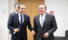 Les ministres de la Défense allemand et français, Boris Pistorius et Sébastien Lecornu, à Berlin le 10 juillet. ( AFP / TOBIAS SCHWARZ )