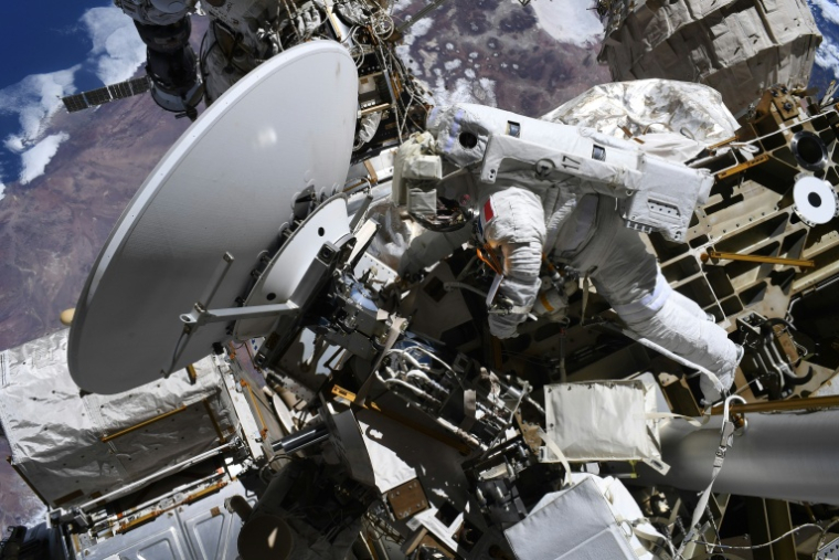 Image fournie par l'ESA, prise le 25 août 2026, de l'astronaute française Sophie Adenot lors d'une sortie dans l'espace pour des réparations sur l'ISS ( EUROPEAN SPACE AGENCY / Handout )