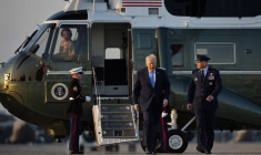 Donald Trump, à la descente de l'hélicoptère Marine One, en septembre 2025 dans le Maryland (illustration) ( GETTY IMAGES NORTH AMERICA / CHIP SOMODEVILLA )