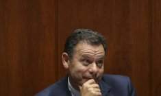 Le Premier ministre du Portugal Luis Montenegro, le 28 octobre 2025 dans l'hémicycle à Lisbonne. ( AFP / PATRICIA DE MELO MOREIRA )