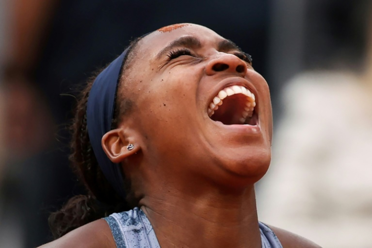 Coco Gauff exulte après sa victoire samedi en finale à Roland-Garros, contre la numéro un mondiale Aryna Sabalenka ( AFP / ALAIN JOCARD )