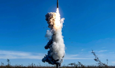 Photo prise le 25 septembre 2024, et publiée par le Centre d'information et de communication de l'Armée populaire de libération de Chine le 26 septembre 2024, du tir d'un missile balistique intercontinental transportant une ogive factice dans l'océan Pacifique, depuis un lieu non divulgué ( Centre d'information et de communication de l'Armée populaire de libération de Chine / HANDOUT )