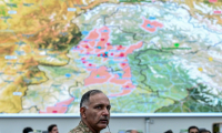 Inam Haider, à la tête de l'Autorité pakistanaise de gestion des catastrophes, lors d'un point presse à Islamabad au Pakistan le 17 août 2025 ( AFP / Aamir QURESHI )