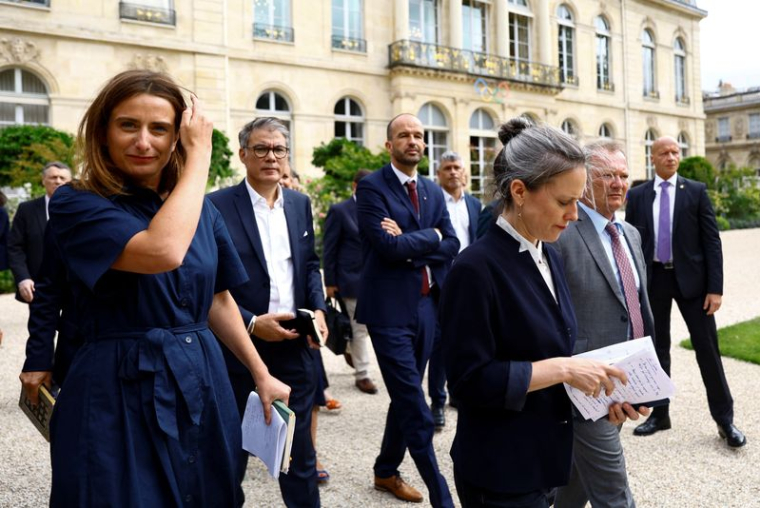 Les dirigeants du Nouveau Front Populaire quittent le palais de l'Élysée
