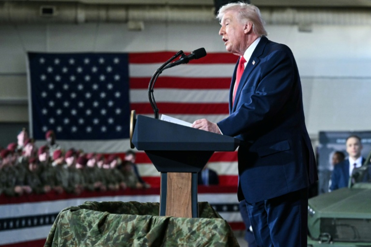 Le président américain Donald Trump sur la base militaire de Fort Bragg (Caroline du nord, sud-est), le 13 février 2026 ( AFP / Mandel NGAN )