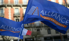 Des drapeaux du syndicat de policiers Alliance lors d'une manifestation, le 31 janvier 2026 à Toulouse ( AFP / Lionel BONAVENTURE )
