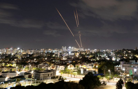 Le Dôme de Fer israélien intercepte des missiles tirés par l'Iran