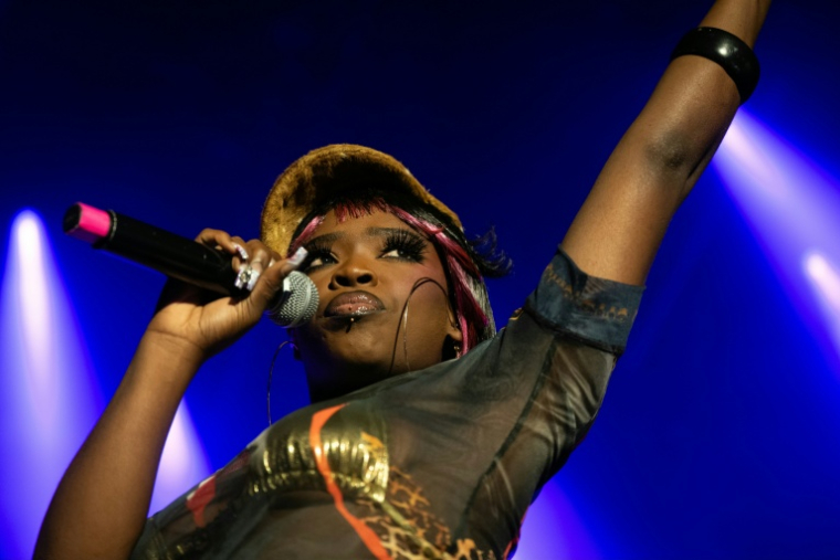 La rappeuse Théodora alias Boss Lady  au festival de rap de la Côte d'Or à Corcelles-les-Monts, près de Dijon, le 6 septembre 2025 ( AFP / ARNAUD FINISTRE )