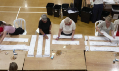 Élection au Royaume-Uni: l'étonnante ascension du Comte Tête-de-Poubelle