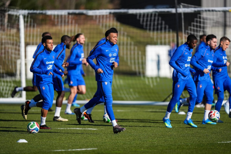 Les Bleus avec une compo très offensive, Saliba de retour en défense