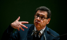 Philippe Aghion à Paris, le 14 octobre 2025. ( AFP / DIMITAR DILKOFF )