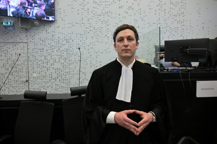 L'avocat de Joël Le Scouarnec, Maxime Tessier, le 24 février 2025 à la cour criminelle de Vannes ( AFP / Damien MEYER )