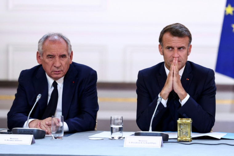 Le Premier ministre François Bayrou et le président Emmanuel Macron, le 12 juillet 2025 à l'Elysée, à Paris ( POOL / Tom Nicholson )